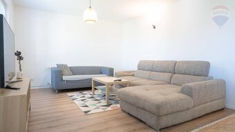 Rodinný dom v meste Gbely s 2 bytovými jednotkami a veľkou z - 15