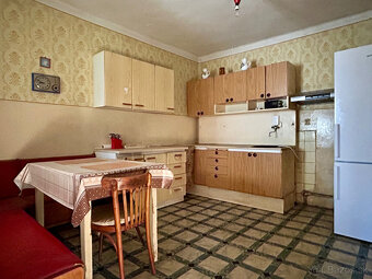 Na predaj čiastočne rekonštruovaný 4-izb. RD s garážou. - 15