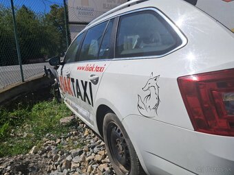 Rozpredám octavia 3, 1.6, 77kw, svetlá,dvere, motor, kufor - 15