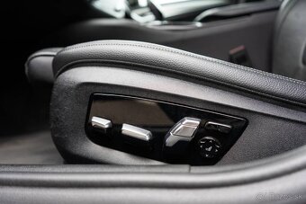 BMW 540i xDrive Touring - 15