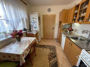 Na predaj - Vybavený, praktický, funkčny 4 izb. dom Brodské - 15