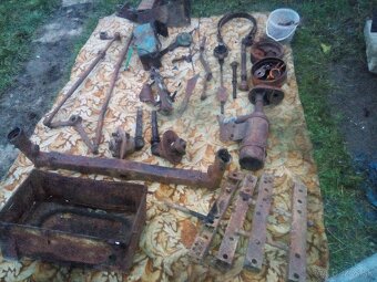 Predám kabínu na Zetor 25. Mam aj iné náhradné diely prevodo - 15