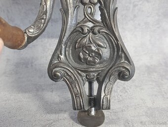 Krásný velký mlyncek na strouhanku IDA s krásný, smaltem. - 15