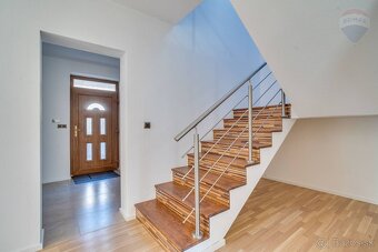 6-izbový rodinný dom s dvojgarážou v Malinove - 15