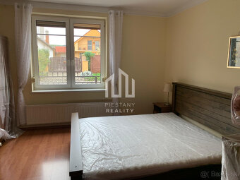 NOVINKA RD v Banke s pozemkom 728 m2 + 2izb. byt so samost - 15