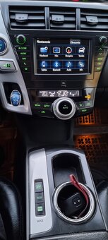 Toyota Prius plus - 15