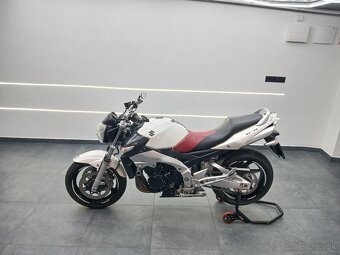 SUZUKI GSR 600, r.2007 - 15
