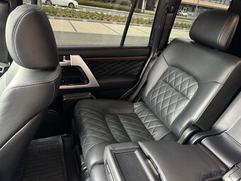 TOYOTA LAND CRUISER 200 - 15