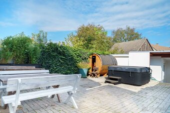 🏡 Na predaj výnimočný 8-izbový rodinný dom v Lozorne - 15