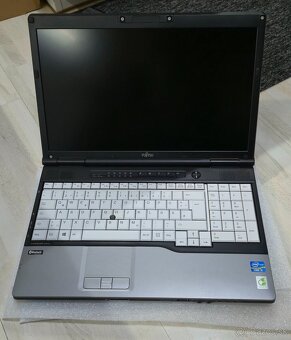 Notebooky 7ks Dell(5x),Fujitsu(2x), - 15