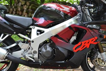Honda CBR 900RR Fireblade SC28 - 15