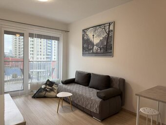Moderný byt s balkónom a parkovaním. Províziu neplatíte.  Ja - 15