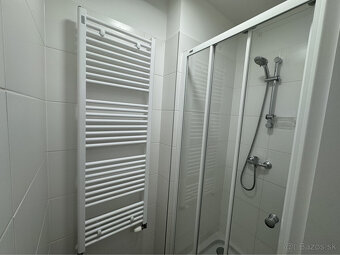 Prenájom rožného obchodno-skladového priestoru 421 m² s kanc - 15