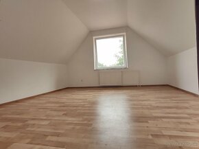 Exkluzívny predaj 6.izb 220m2 RD v obci Horňany a pozemkom - 15