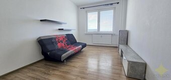 PREDAJ: Slnečný 3-izbový byt s loggiou na sídlisku Šípok, Pa - 15