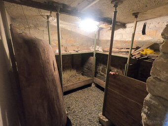 Dom v obci Divín s výhľadom na hrad, znížená cena - 15