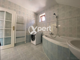 ZNÍŽENÁ CENA.NA PREDAJ RODINNÝ DOM PRIAMO V CENTRE - 15