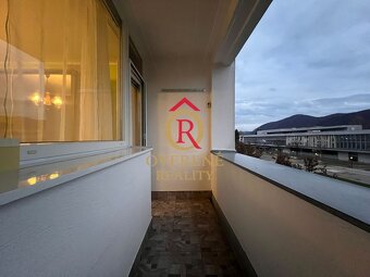 Na predaj priestranný 3,5-izbový byt s dvoma loggiami – Bans - 15