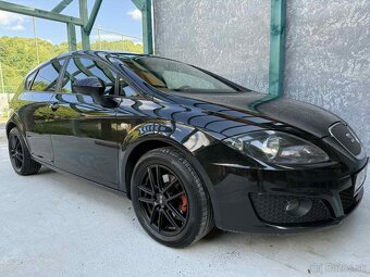 seat leon 1,6 TDI v čiernej metalize - 15
