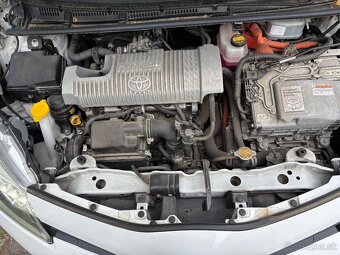Toyota yaris hybrid - 15