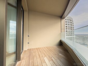 Prenájom 3 izbového bytu SKY PARK 81 m2, 2x parking - 15