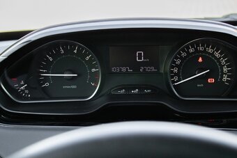 Peugeot 208 1.2i 60kW, M5 - 15