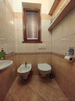 Rodinný dom -úžasné prostredie pri potoku a hrádzi - 15