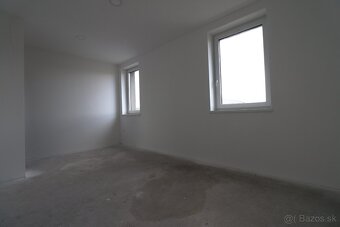 Veľkometrážny poschodový dvojdom v širšom centre mesta - 15