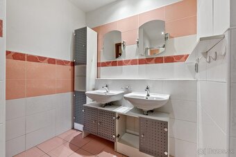 Priestranný 4-izbový byt s loggiou, 2 kúpeľňami a šatníkom - 15