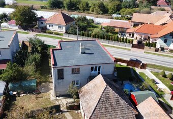 Rodinný dom s veľkým pozemkom na hlavnej ulici - Bešeňov - 15