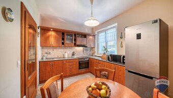 REZERVOVANÉ: Rodinný dom s garážou a krásnym pozemkom Banka  - 15