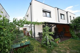 Moderné bývanie v 3 iz. mezaníne so záhradou v Bernolákove - 15