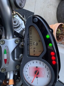 MV Agusta Brutale 910R - 15