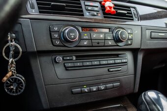 BMW E92 330d xDrive 180kw AT/6 2010 - 15