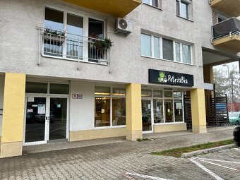 Reštauračný priestor s terasou na prenájom v Petržalke - 15