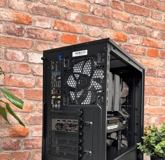 Ryzen 7 7800X3D\64GB\RX 6900XT\SSD\1000W Zdroj - 15