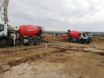 Výstavba domov, hrubá stavba, základová doska, betónové plot - 15