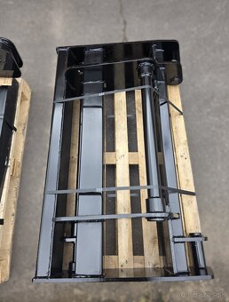 Adapter. medzikus manitou teleskop pre naradie JCB manip... - 15