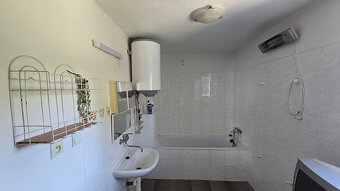 Pekný dom v Leviciach - na Mudroňovej ul. - poz. 706 m2 - 15