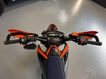 KTM 690 SMC-R 2023 - 15