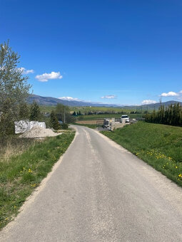 Pôvodný RD so stavebným pozemkom a prístupovou cestou - 15