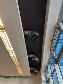 Prenájom prízemného obchodného priestoru 99 m² vo frekventov - 15