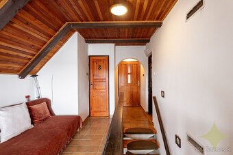 REZERVOVANÉ - Na predaj očarujúca  rekonštruovaná  chata v B - 15