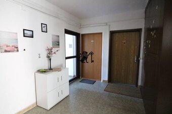 PRE ŠTUDENTKY- Na prenájom priestranný 3-izbový byt - 15