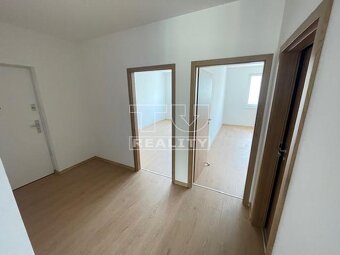 --REZERVOVANÝ-- 3 IZBOVÝ BYT , ZELENÉ VLČINCE, 84m2 - 15