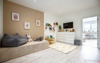 3-izbový byt vo Vrbovom na ul. Nám.J.Emanuela, 80 m2, dvor - 15