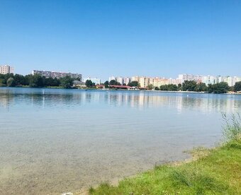 Pokojné bývanie pri lese a jazere – 1-izbový apartmán v Rezi - 15