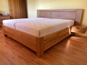Dubová posteľ z masívu - úložný priestor, nočné stolíky - 15