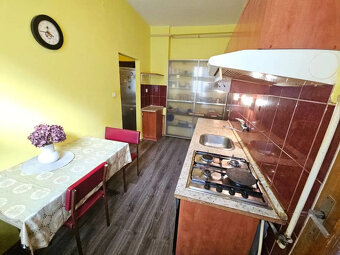 Priestranný, tehlový 3 izbový byt v centre mesta s loggiou - 15