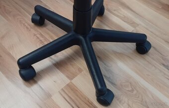 Posteľ s výsuvným lôžkom 90x200+komoda konik+ružová stolička - 15